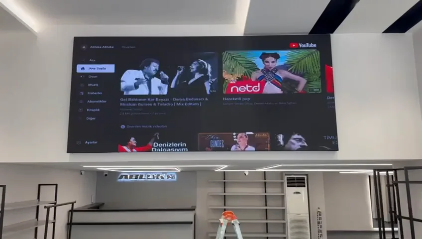 LED Ekran Kontrol Sistemleri çözümünü kullanım ortamında gösteren LED ekran